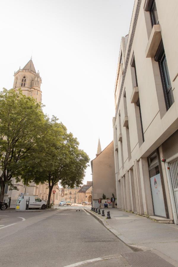 Montrachet 4 Personnes Vue Cathedrale 1 Place De Parking * Dijon